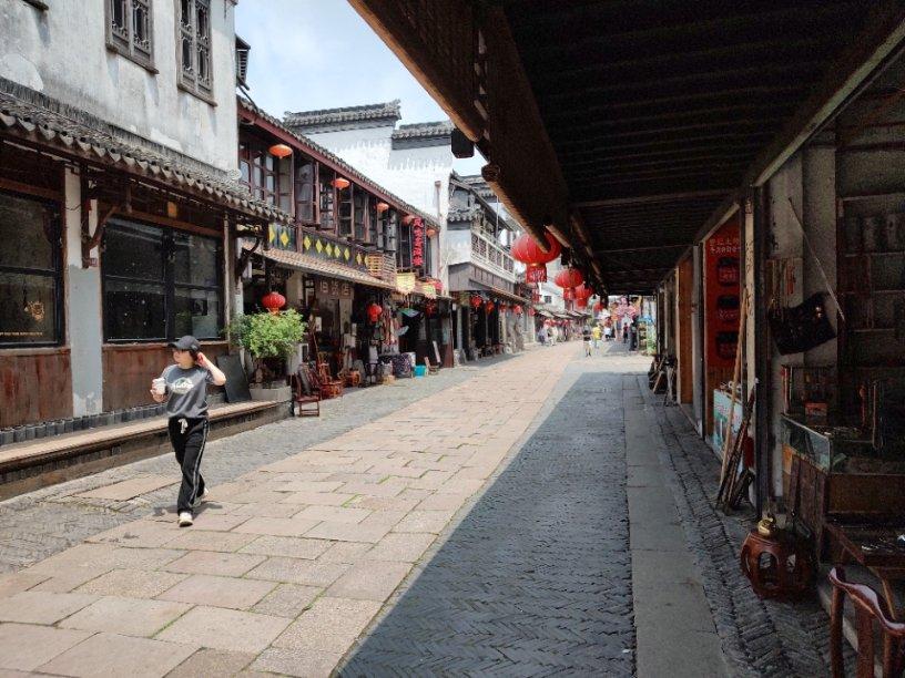 《皓衣行》路透帅翻！罗云熙拿油纸伞仙气十足，陈飞宇太有少年感